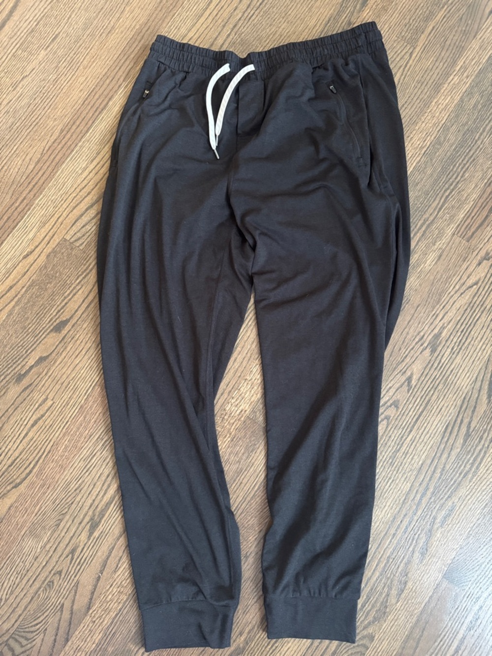 Vuori Black Jogger Pants with White Drawstring X-Large